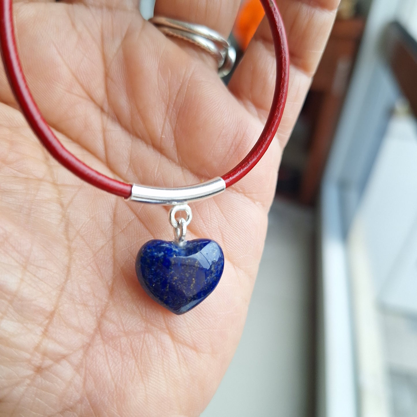 COLLAR DE CUERO CON CORAZON DE LAPISLÁZULI