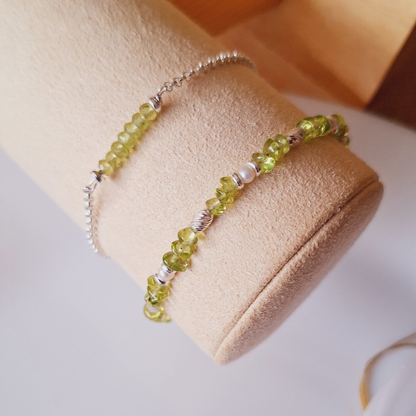 PULSERA PERIDOTO Y PERLAS