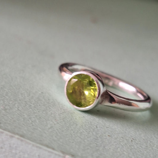ANILLO DE PERIDOTO.