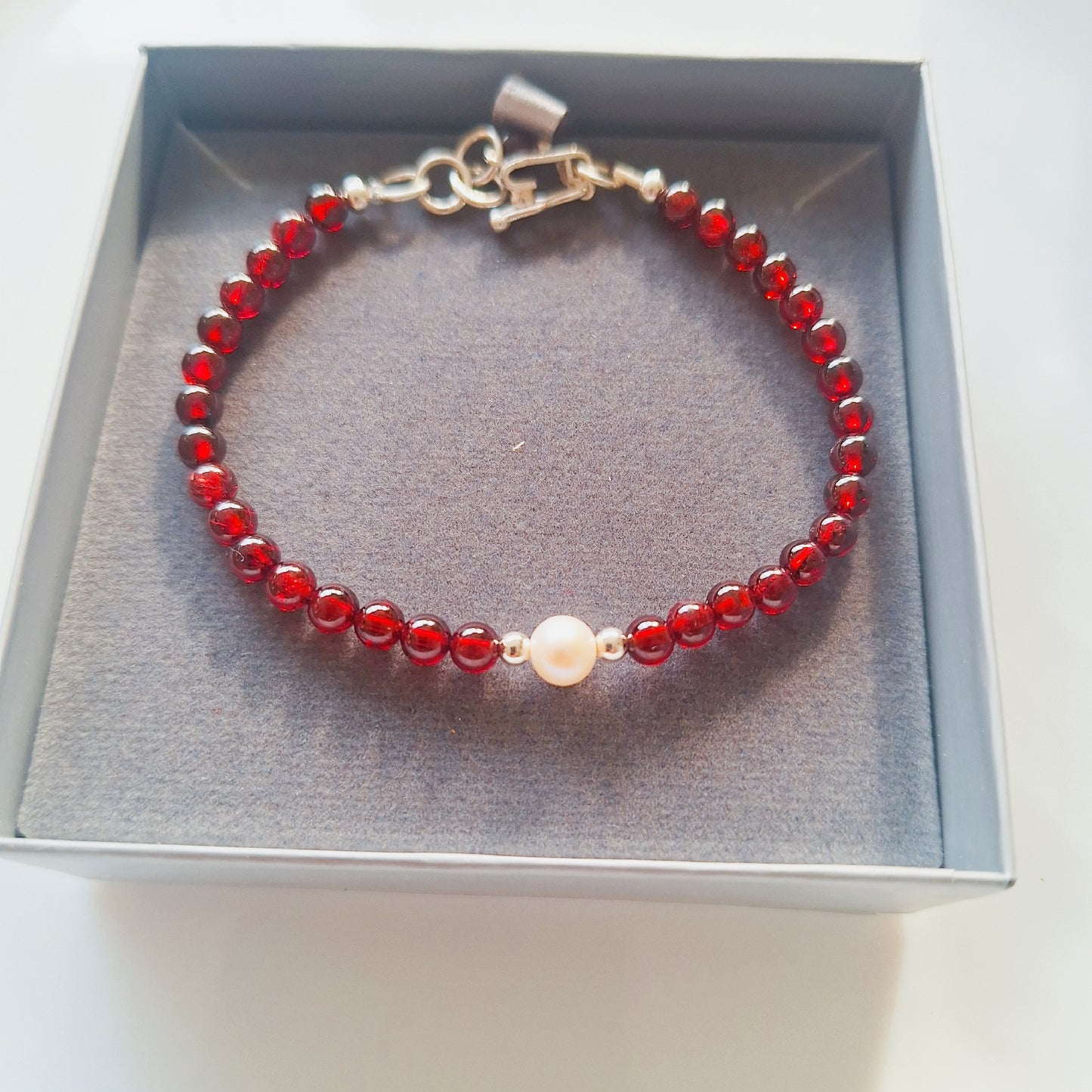 PULSERA SOPHIA-GRANATE