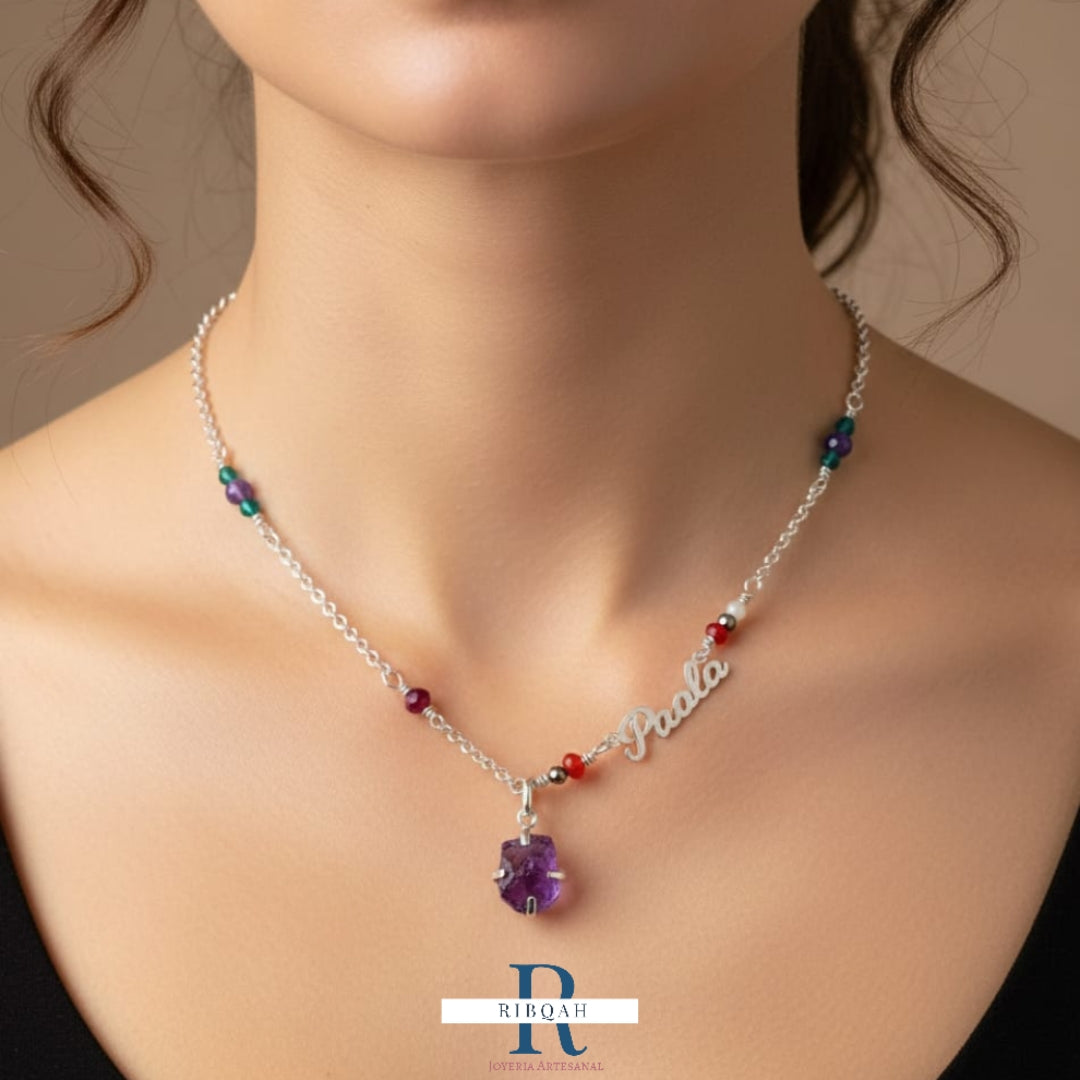 COLLAR CON NOMBRE Y MULTIPLES PIEDRAS NATURALES