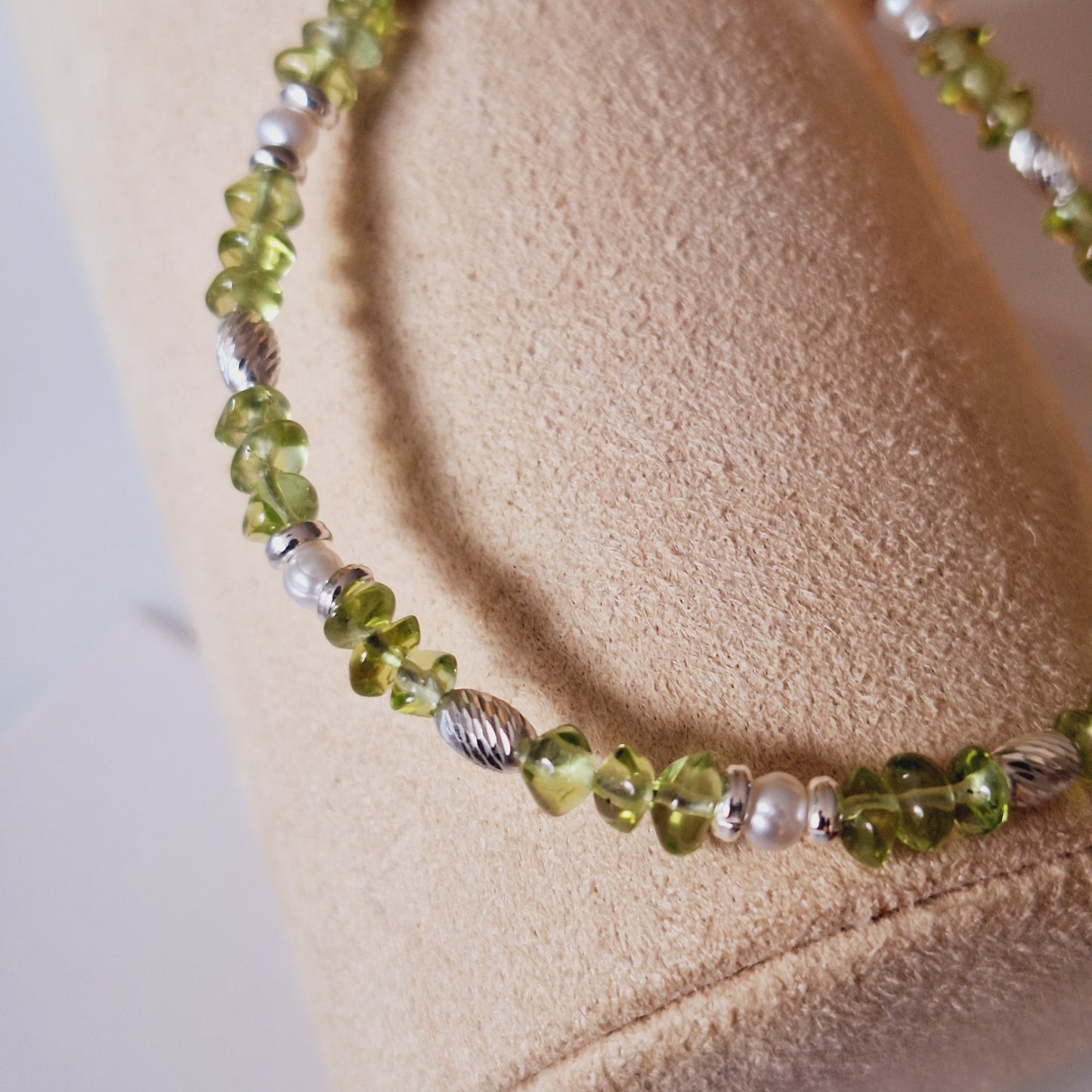 PULSERA PERIDOTO Y PERLAS