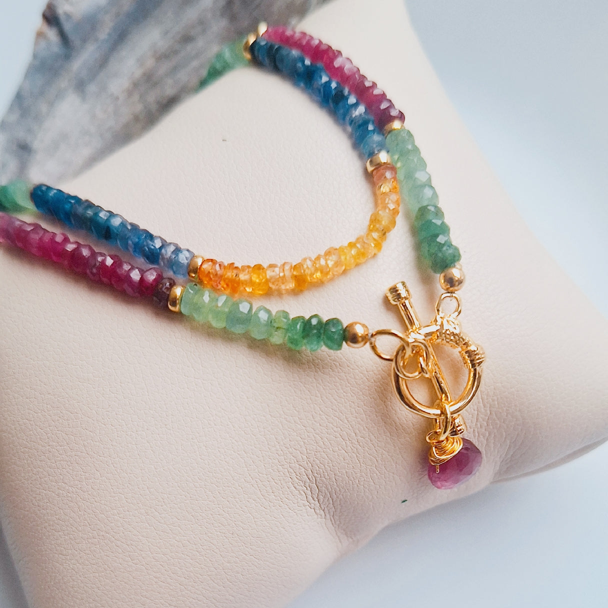 Collar De Zafiros, Rubi y Esmeralda