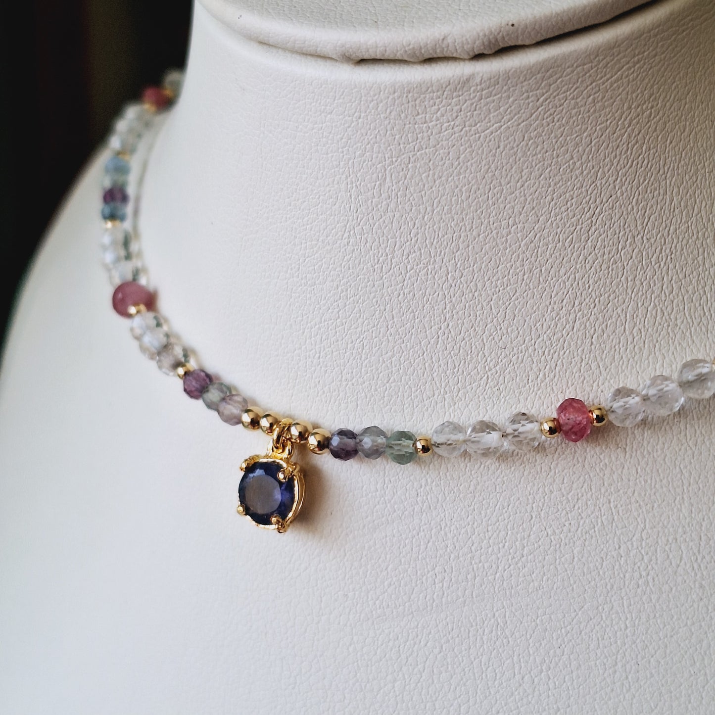CHOKER DE CRISTALES Y HIOLITA