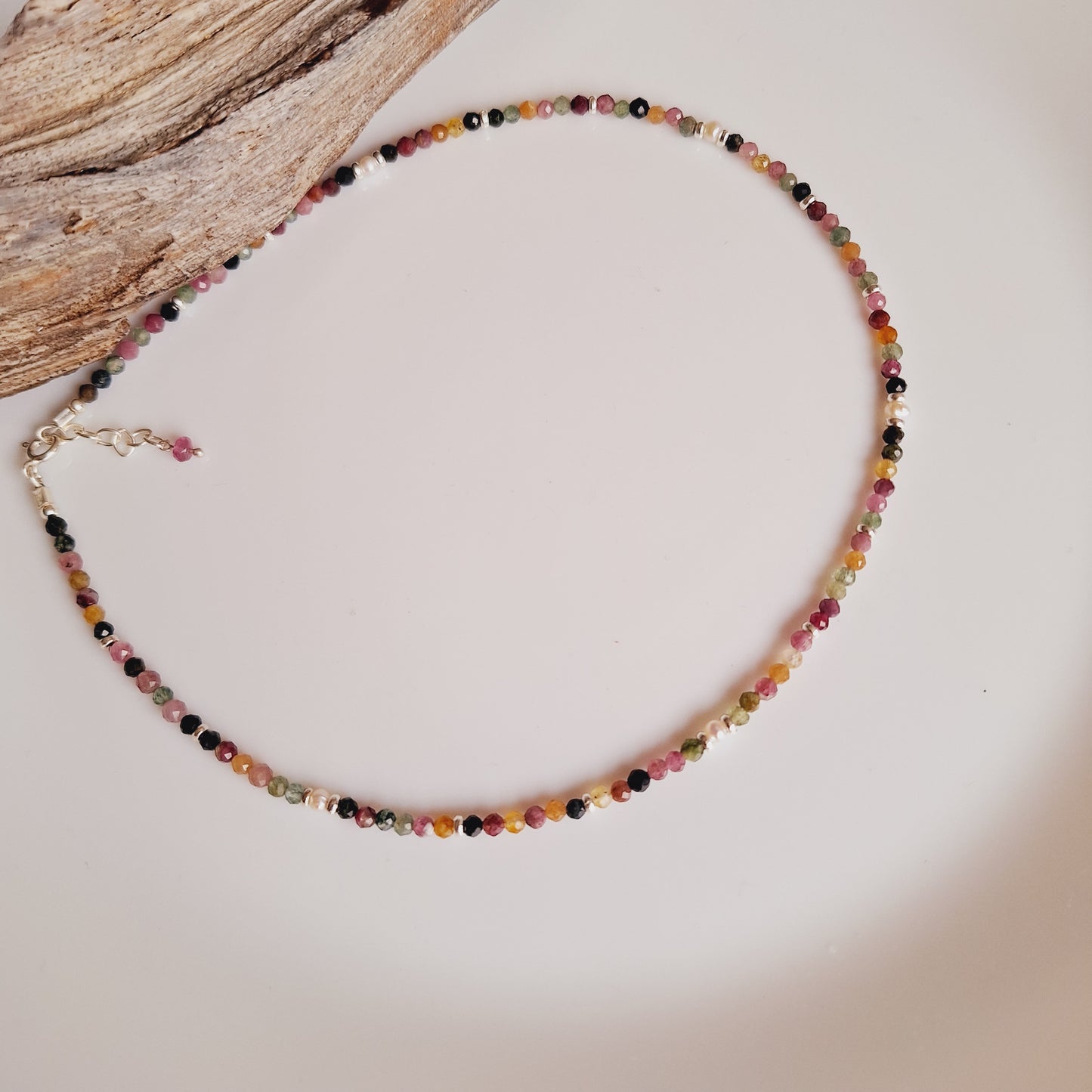 CHOKER "KIRA"DE TURMALINAS Y PERLAS DEL RIO