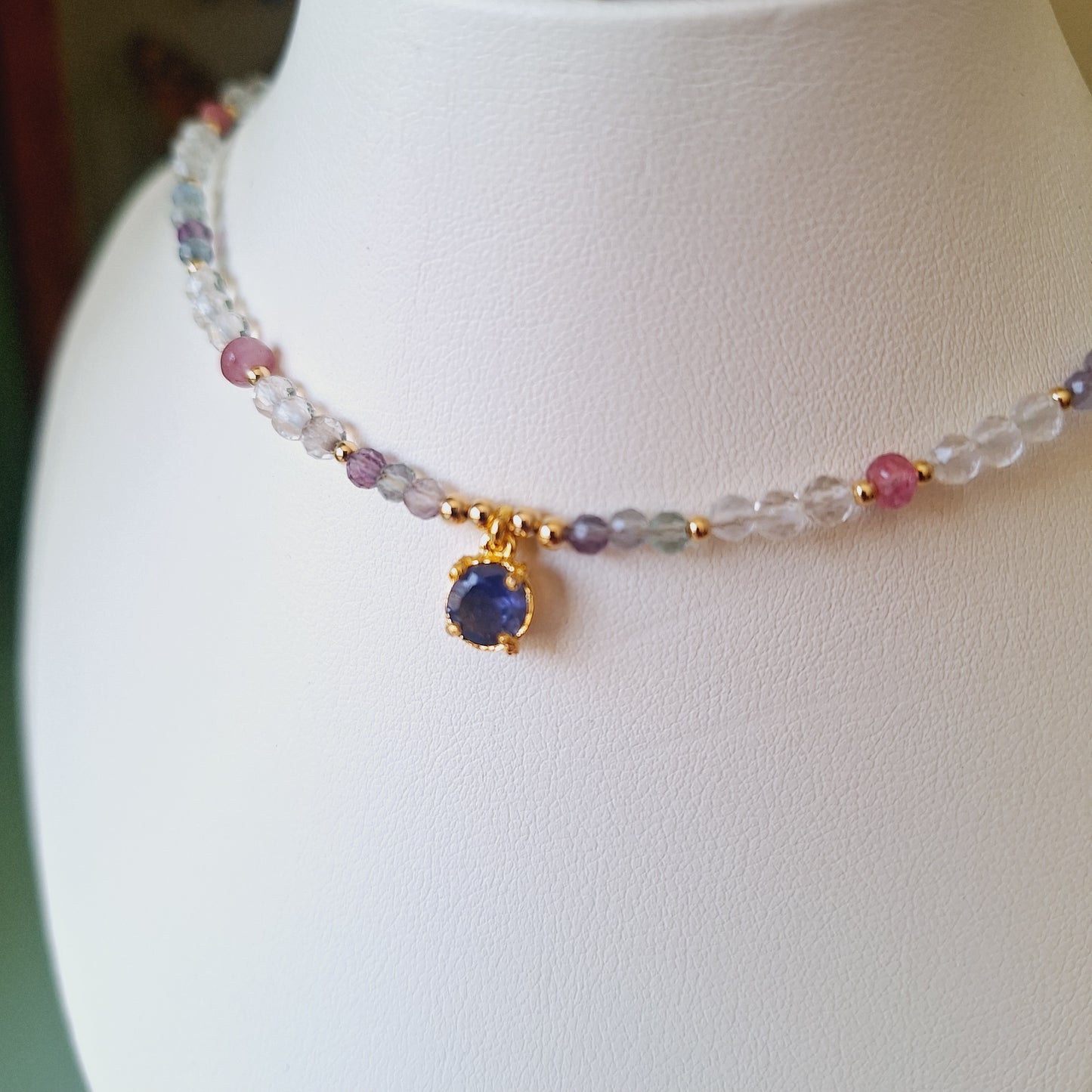 CHOKER DE CRISTALES Y HIOLITA