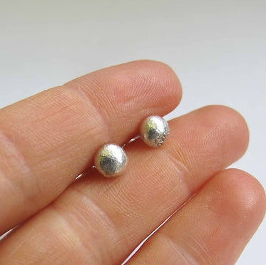 PENDIENTES MEDIA ESFERA DE PLATA