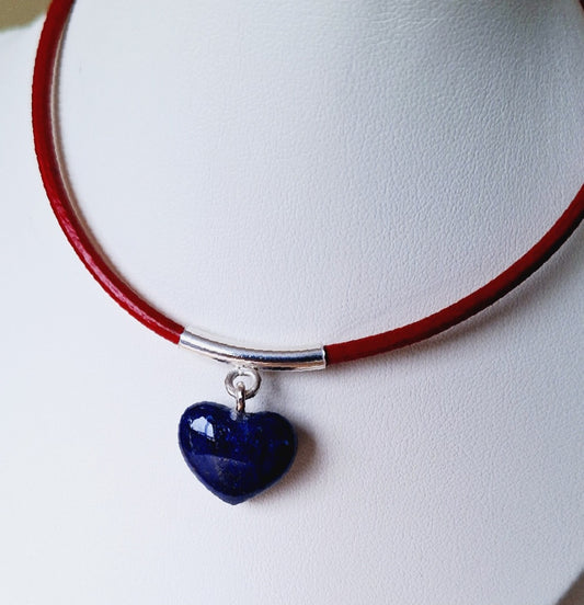 COLLAR DE CUERO CON CORAZON DE LAPISLÁZULI