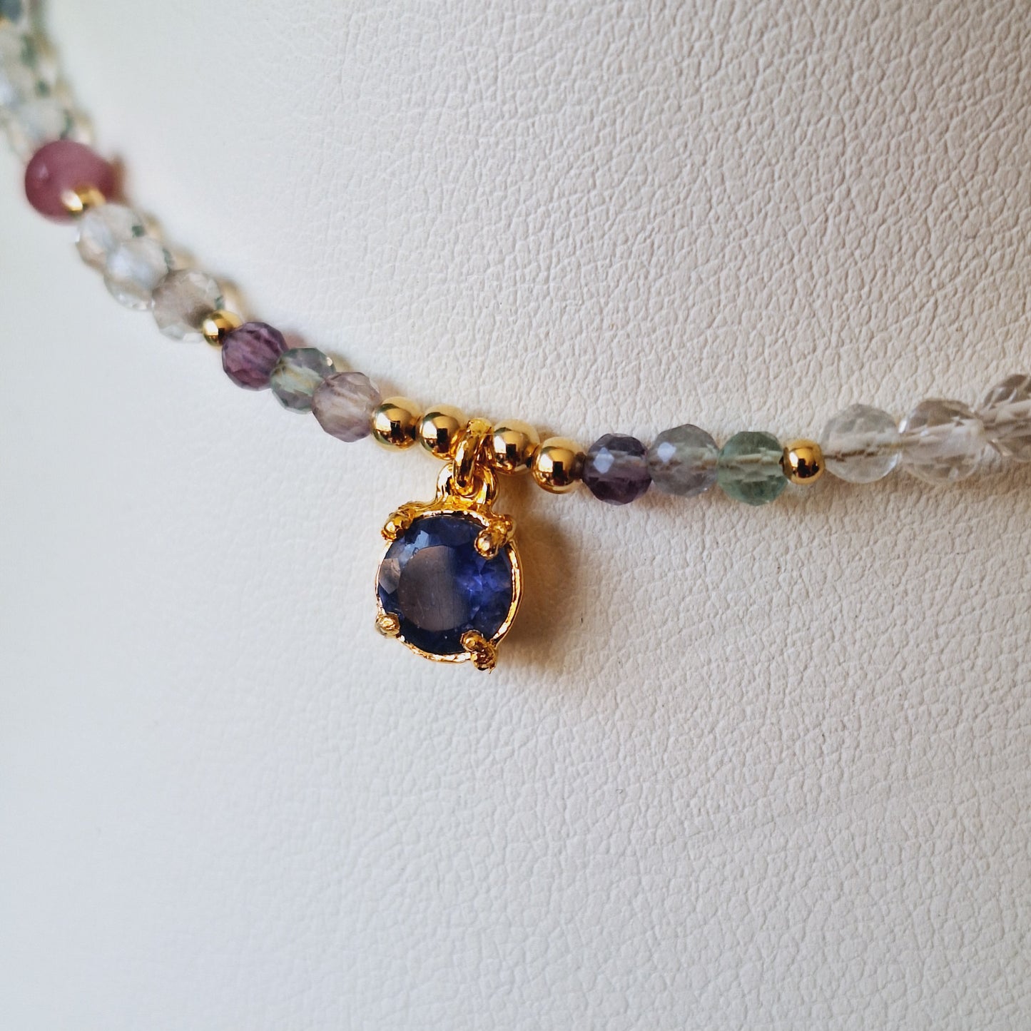 CHOKER DE CRISTALES Y HIOLITA
