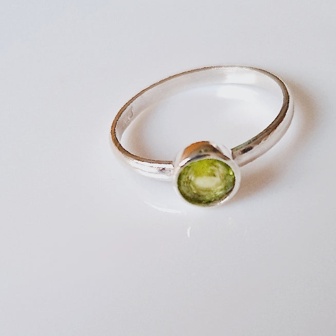ANILLO DE PERIDOTO.