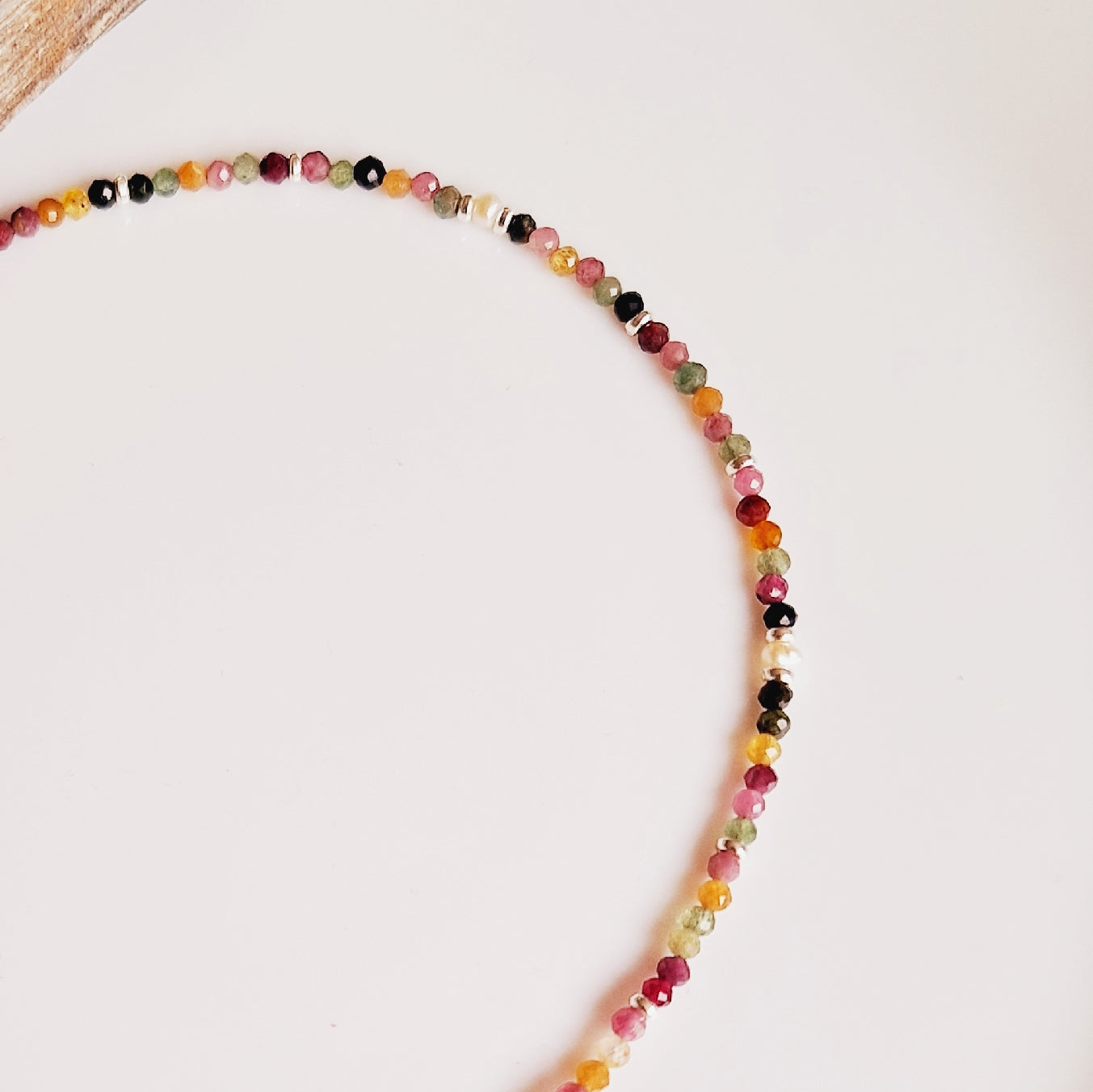 CHOKER "KIRA"DE TURMALINAS Y PERLAS DEL RIO